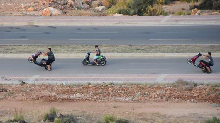 Yapımı süren yolda tehlikeli sürüş