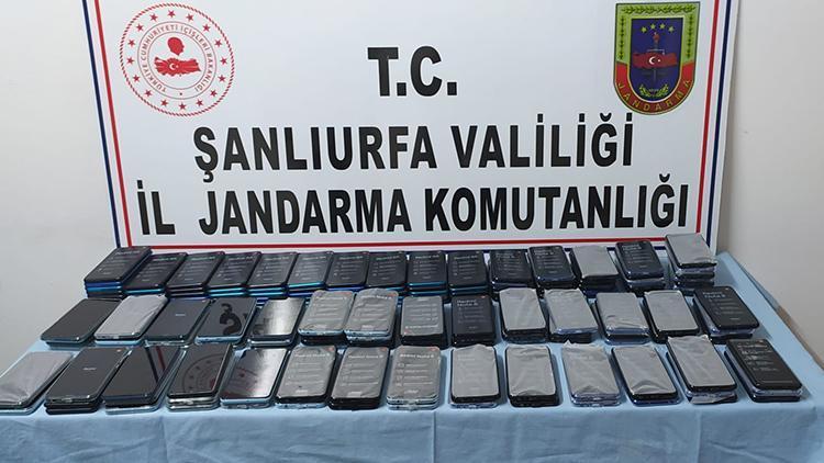 Şanlıurfa’da cep telefonu kaçakçılığına 2 tutuklama