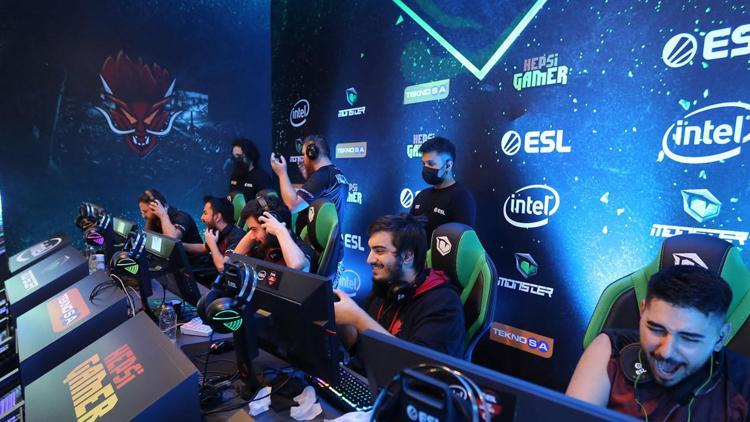 Intel ESL Türkiye CS:GO Şampiyonasında kupa Sangal Esportsun oldu