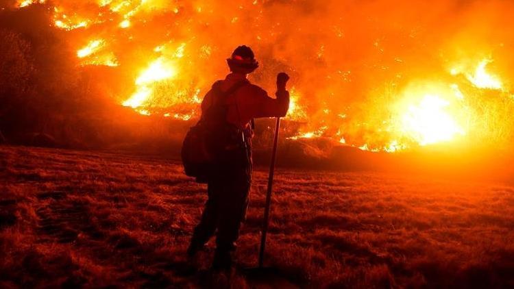 ABDde yangın kabusu bitmiyor... 34 kişi hayatını kaybetti