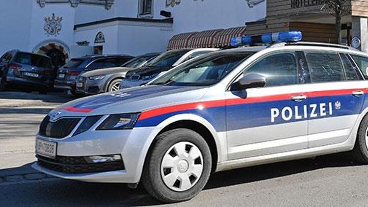 Irkçı polise hem hapis hem para cezası