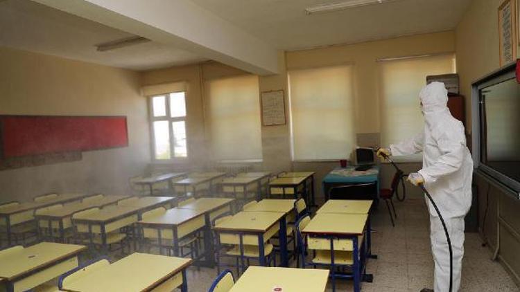 Pamukkalede okullar dezenfekte edildi