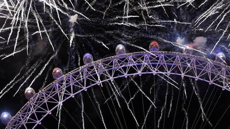 Londrada koronavirüs nedeniyle yeni yıl etkinlikleri iptal edildi