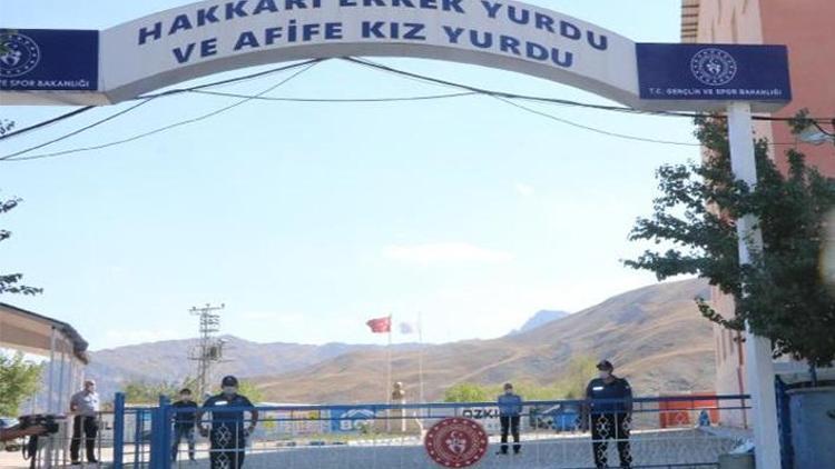 Hakkaride karantina kuralları uymayan 18 kişi yurtlara yerleştirildi