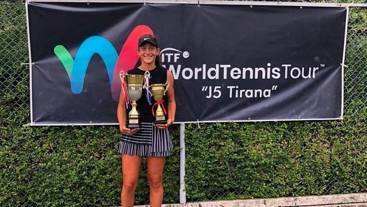 Genç tenisçi Leyla Elmastan Tiranda çifte kupa
