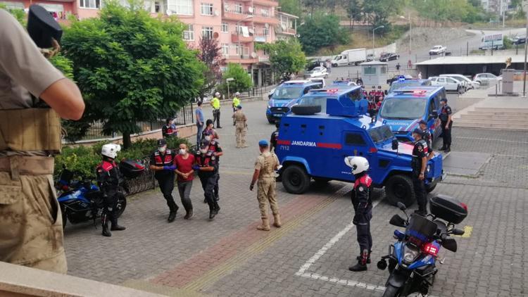 2 kişiyi öldürüp yeni cinayet planlarken yakalanan şüpheliler adliyeye sevk edildi