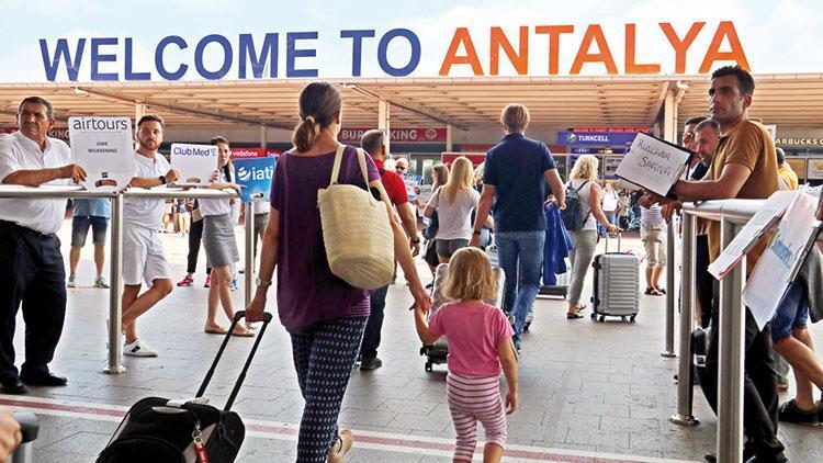 2 milyon tatilci Antalya’yı seçti