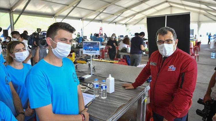 TÜBİTAK Başkanı, TEKNOFEST kapsamında İHA yarışlarını izledi