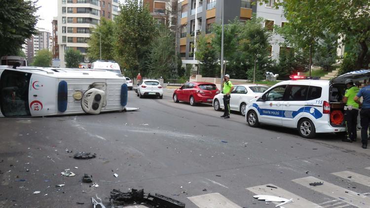 Son dakika haberler: Kadıköyde ambulans kaza yaptı