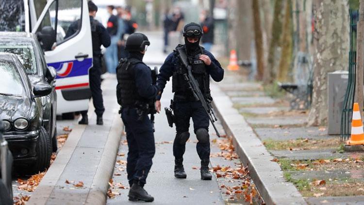 Paris’te alarm... 4 kişiyi yaralayıp kaçtı