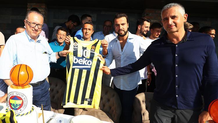 Fenerbahçe Beko oyuncuları, yemekte bir araya geldi