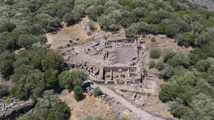 Antik kentin taşları ile cami ve 3 köprü yapılmış