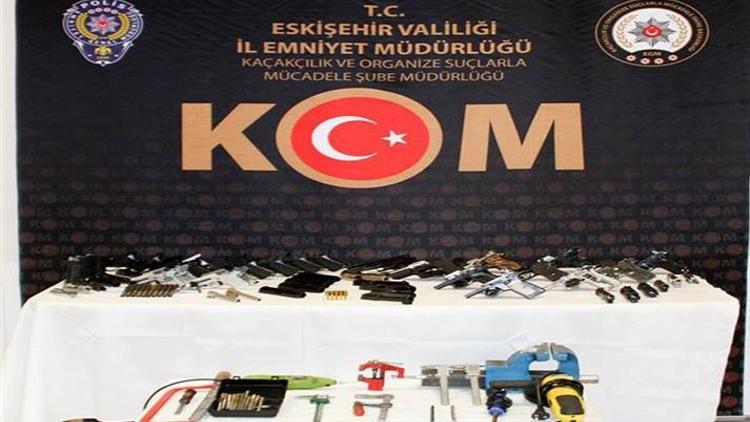 Eskişehir’de kaçak silah operasyonu: 2 gözaltı