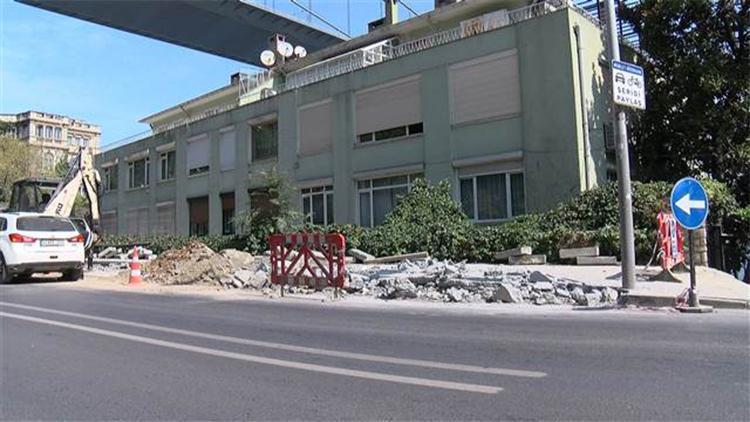 Sarıyer’de kaldırıma araçlar için cep yapımına isyan nöbeti