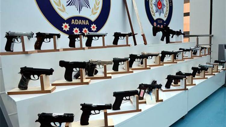 Adana’da aranan 202 kişi yakalandı, ruhsatsız silahlar ele geçirildi