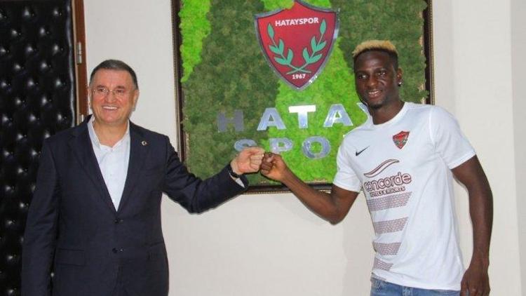 Hataysporun yeni transferi Babajide David Akintola antrenmanlara başladı