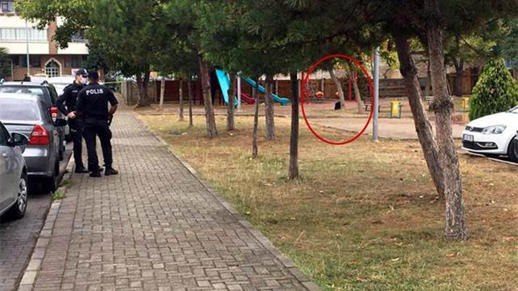 Çocuk parkındaki şüpheli çanta fünye ile patlatıldı