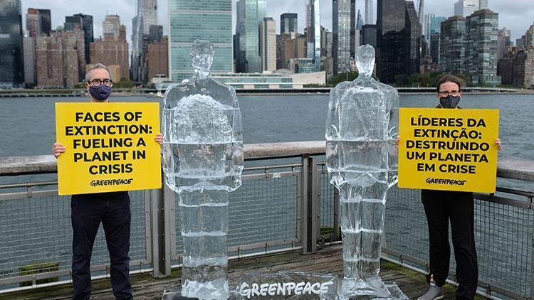 Green Peaceten Trump ile Bolsonaroya buzdan heykelli eleştiri