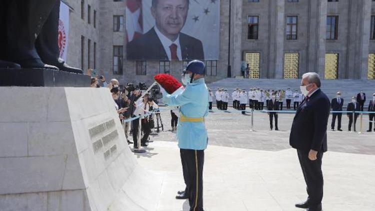 TBMM Başkanı Mustafa Şentop, Atatürk Anıtına çelenk bıraktı
