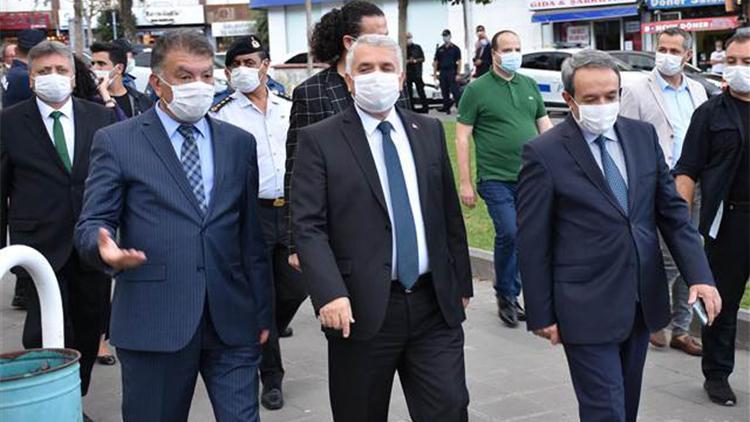 ’Koronavirüs’ denetimine çıkan validen maske takanlara teşekkür