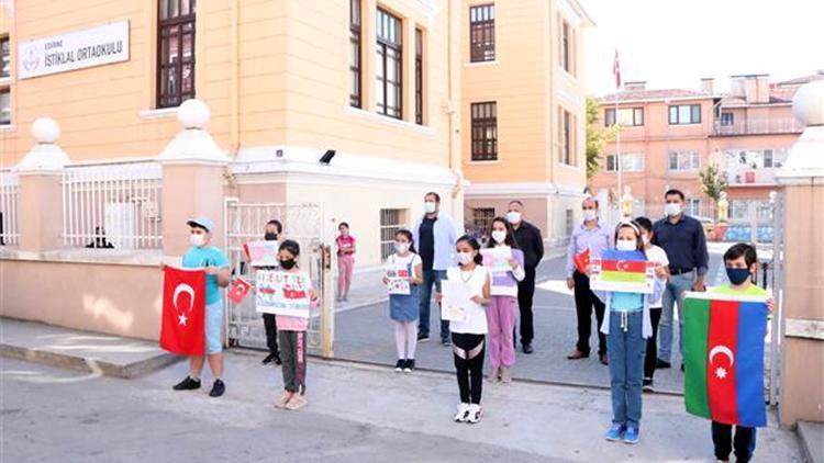 Edirneli öğrencilerden Azerbaycan’a resimli ve şiirli destek