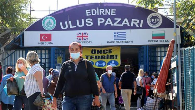 Edirne’de kente gelen Bulgar ziyaretçilere, maske dağıtıldı