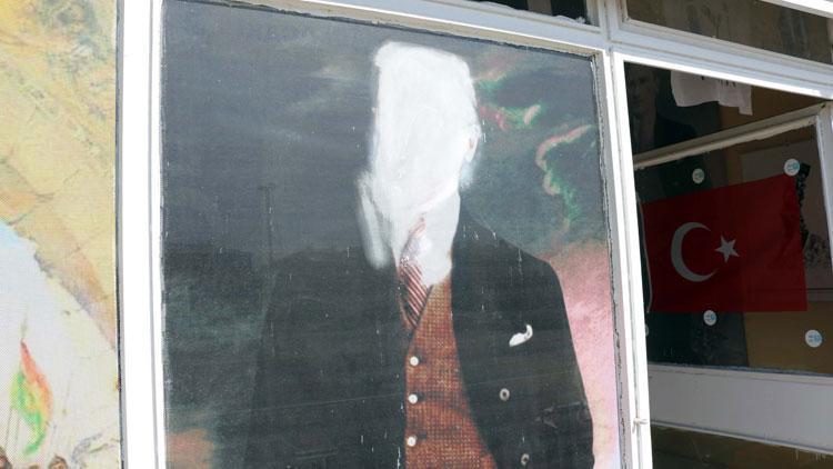 Atatürk posterinin tahrip edilmesine tepki
