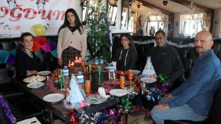 Türkiyenin en yüksek rakımlı restoranında doğum günü sürprizi