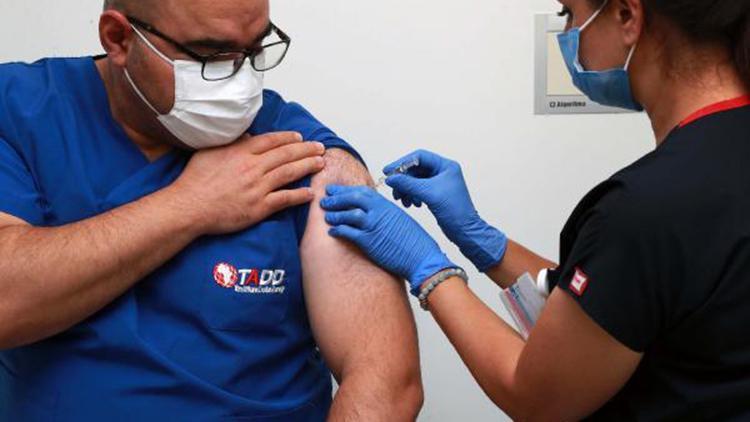 Covid-19 aşısının denemeleri Ankara Şehir Hastanesinde de başladı