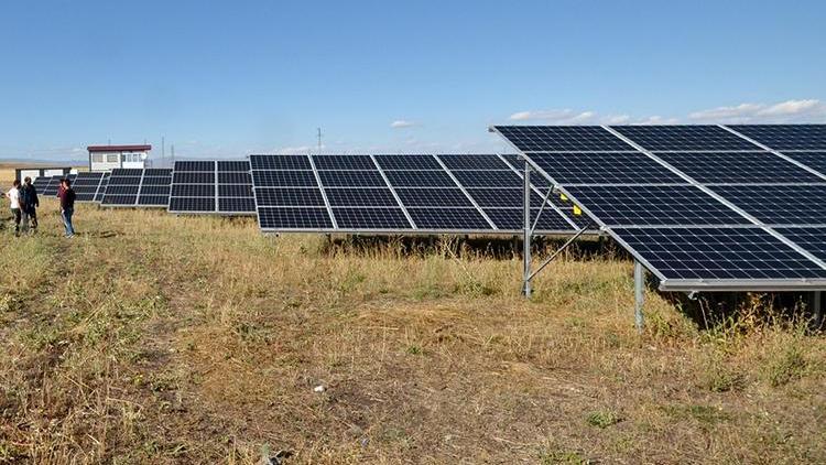 Kurduğu güneş enerjisiyle 3 bin haneye elektrik getiriyor