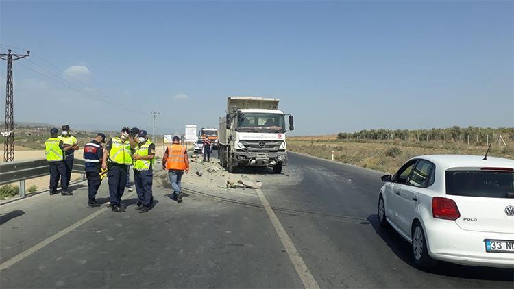 Tarsusta kamyon ile otomobil çarpıştı: 1 ölü, 1 yaralı