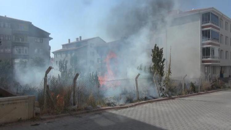 Kırşehir’de boş arazide yangın