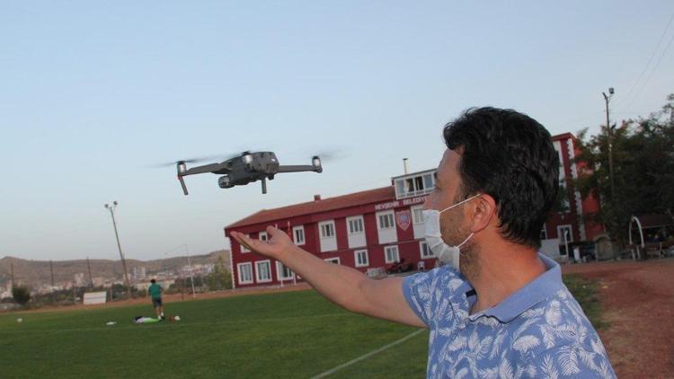 Nevşehir Belediyespor idmanında drone Teknik Direktör Mert Korkmaz...