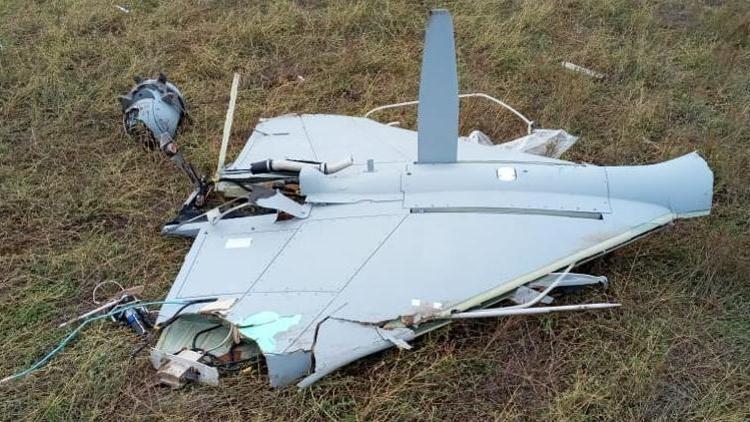 Azerbaycan ordusu Ermeni güçlerine ait kamikaze dronu düşürdü
