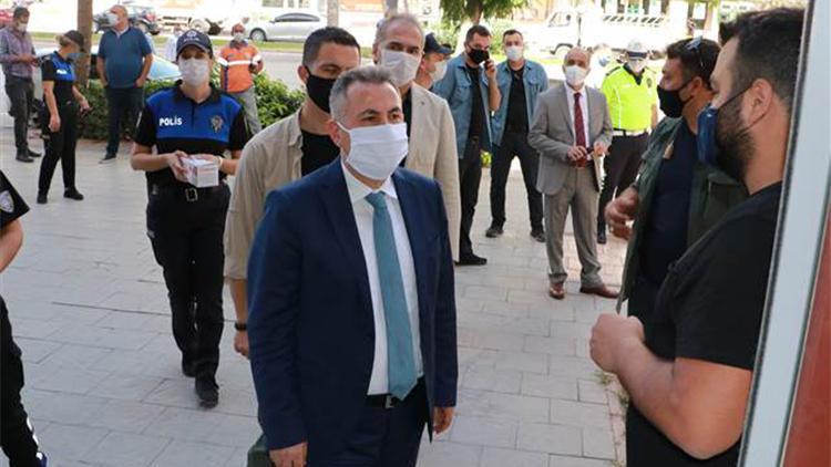 Adana’da iş yerlerine maske ve sosyal mesafe denetimi