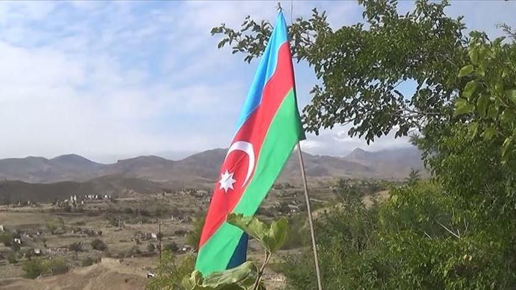 İşgalden kurtarılan Cebrail ilinin köylerinde Azerbaycan bayrağı dalgalanıyor