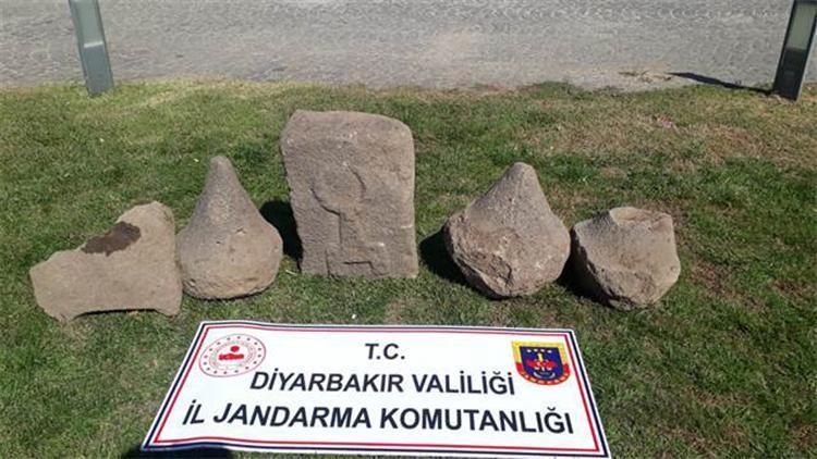 Asur dönemi kabartmalı taşları satmak isterken yakalandı