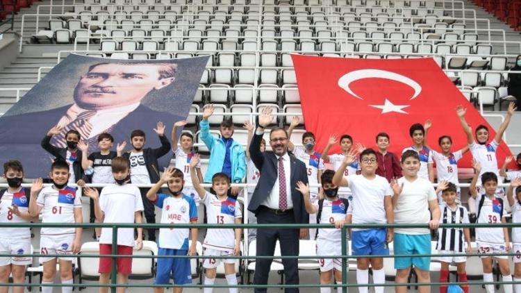 Bakan Kasapoğlu, Güngörendeki spor tesislerinde incelemelerde bulundu