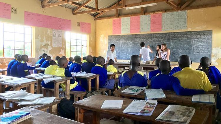 Öğrenciler Afrikada doğayı öğreniyor