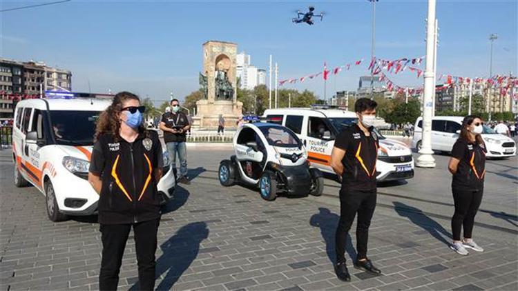 Taksim’de polis drone’la turistleri uyardı