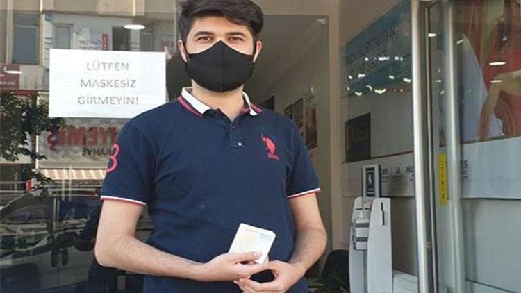 ATM’de unutulan parayı polise teslim etti