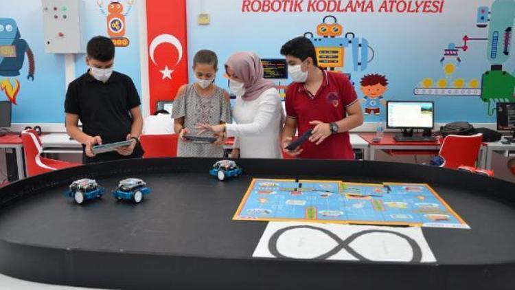Diyarbakırda çocuklar bilişim dünyasına hazırlıyor