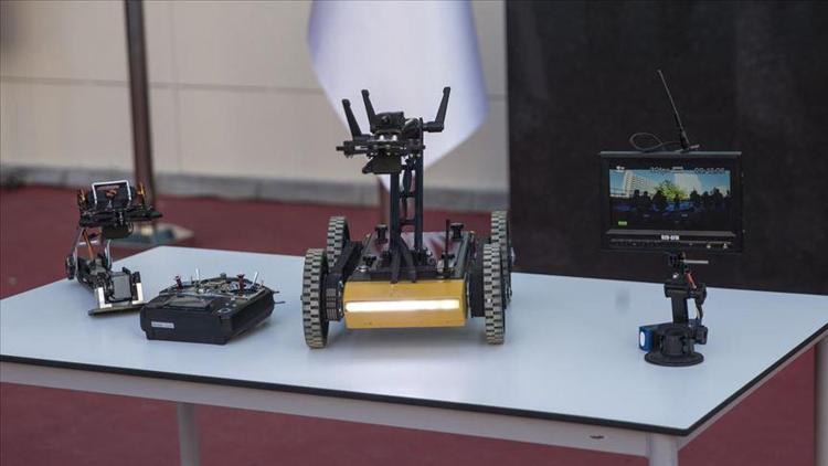 Lise öğrencilerinin bomba imha robotu Naim tanıtıldı