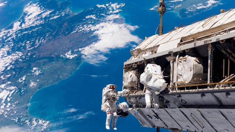 Rus kozmonotlar ve NASA astronotu rekor hızla ISSe ulaştı