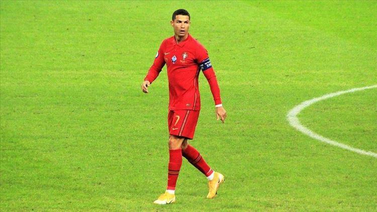 Cristiano Ronaldo koronavirüse mi yakalandı Ambulans uçakla Torinoya gitti
