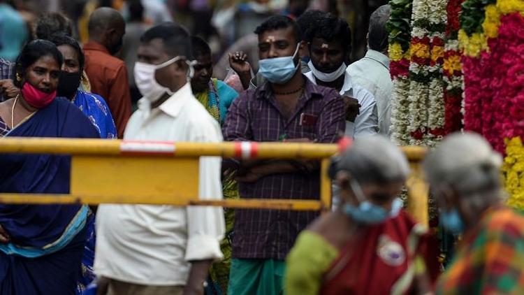 Kovid-19 nedeniyle son 24 saatte Hindistanda 680 kişi öldü