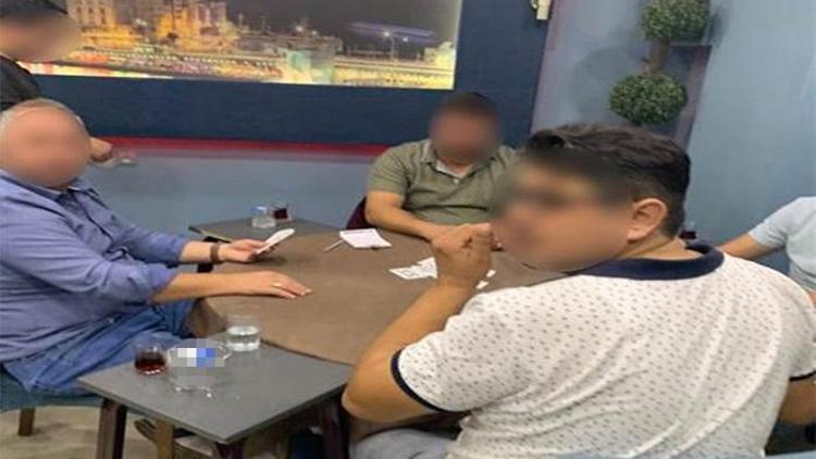 Kahvehanede kumar oynayıp, kapalı alanda sigara içerken yakalandılar: 36 bin TL ceza
