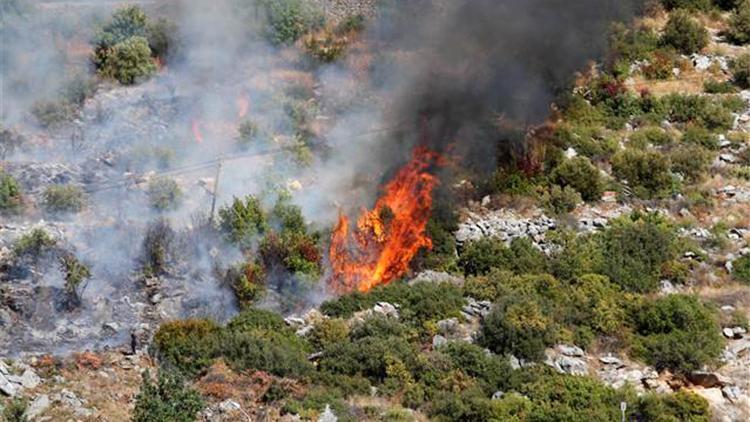 Alanya’da çalılık alanda çıkan yangın büyümeden söndürüldü