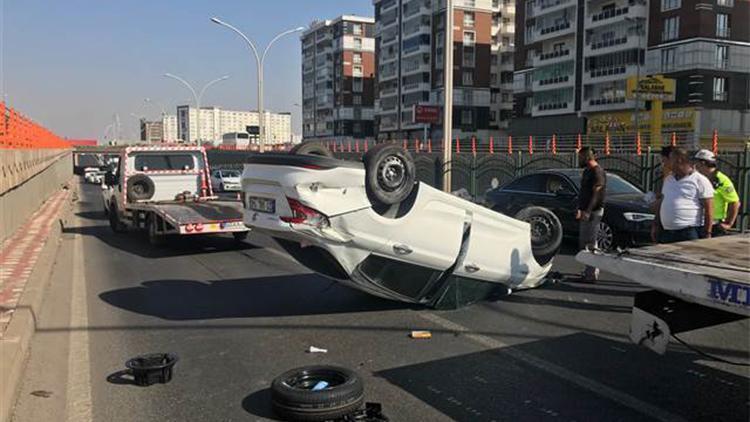 Diyarbakır’da takla atan otomobil, ters döndü