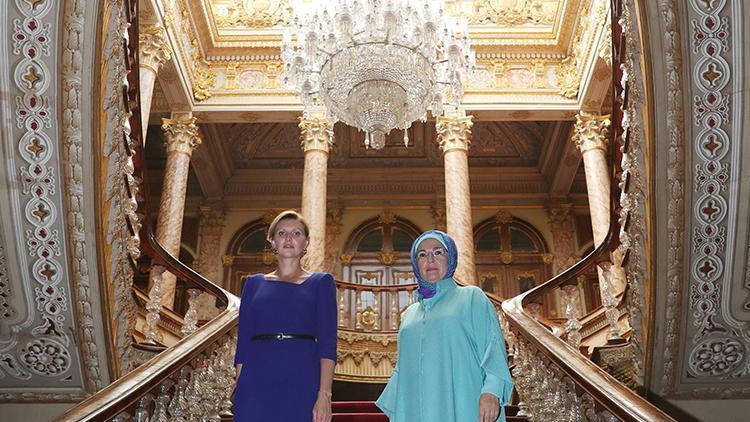 Emine Erdoğan, Zelenskinin eşiyle Dolmabahçe Sarayını ziyaret etti